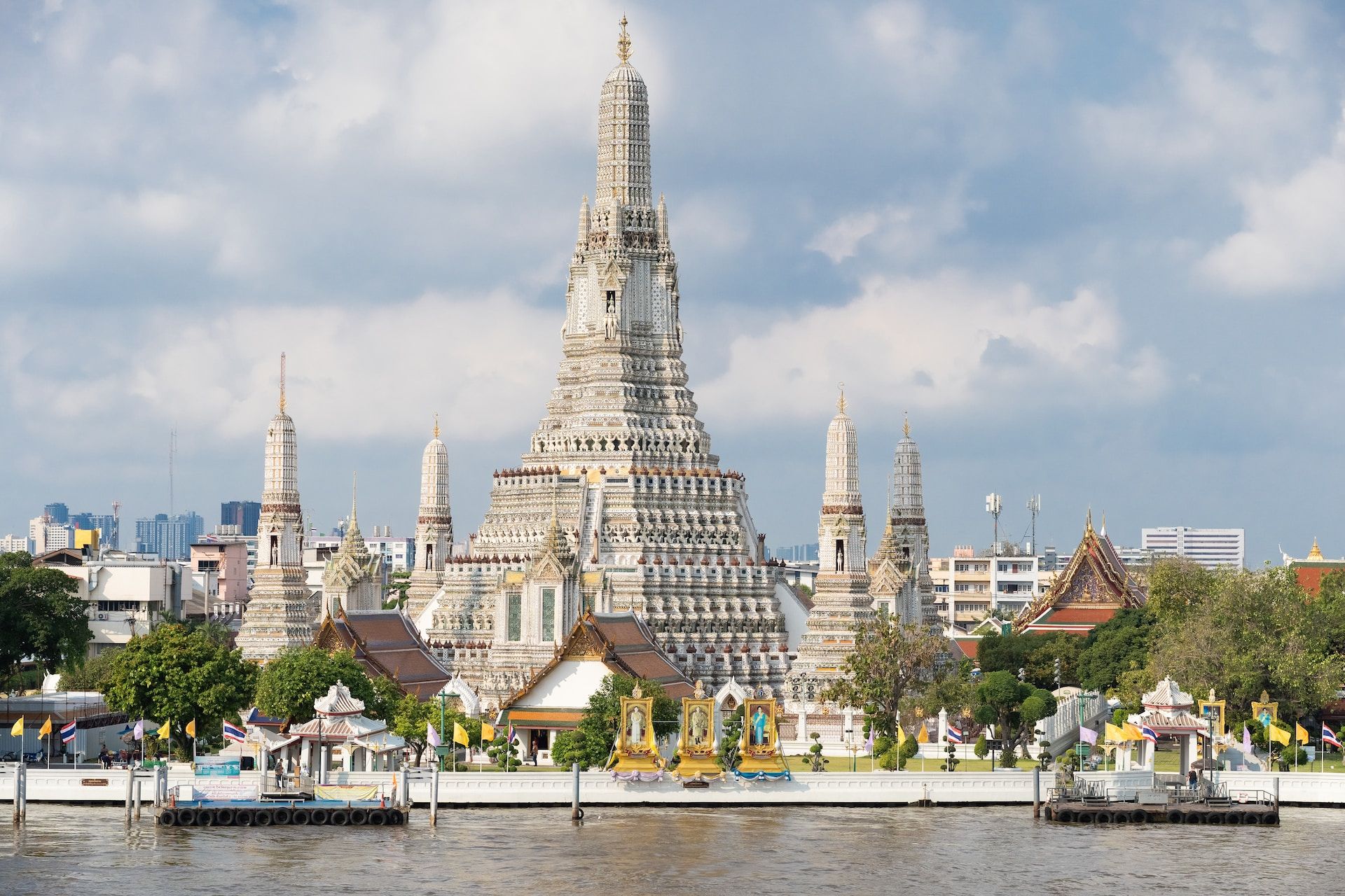 Menyelami Budaya dan Tradisi Thailand yang Kaya | Golden Rama Tours and Travel